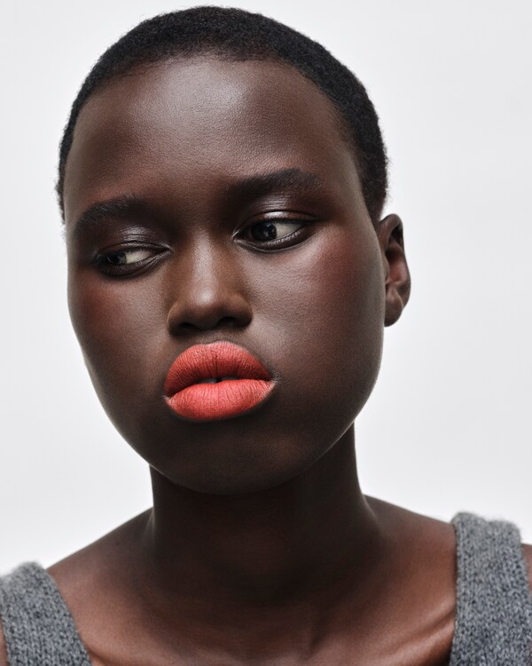 Prada Monochrome Hyper Matte lipstick - B06 - DRAGON - B06 - DRAGON Prada Monochrome Hyper Matte lipstick - B06 - DRAGON - B06 - DRAGON