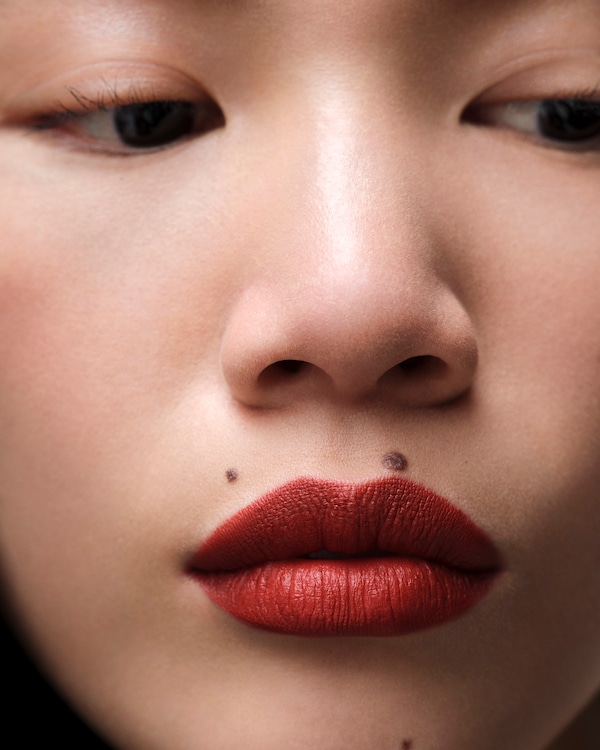 Prada Monochrome Hyper Matte lipstick - B06 - DRAGON - B06 - DRAGON Prada Monochrome Hyper Matte lipstick - B06 - DRAGON - B06 - DRAGON