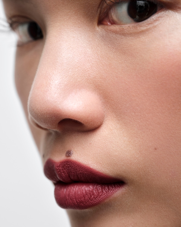 Prada Monochrome Hyper Matte lipstick - B15 - UNIFORM - B15 - UNIFORM Prada Monochrome Hyper Matte lipstick - B15 - UNIFORM - B15 - UNIFORM