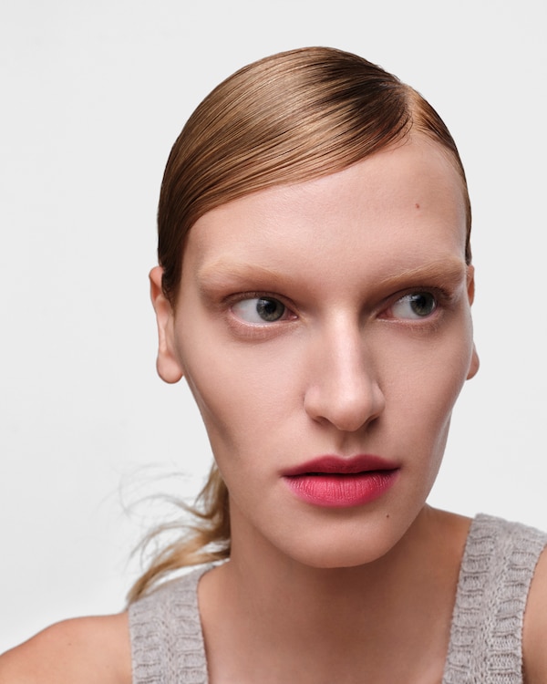 Prada Monochrome Soft Matte lipstick - P157 - POURPRE - P157 - POURPRE Prada Monochrome Soft Matte lipstick - P157 - POURPRE - P157 - POURPRE