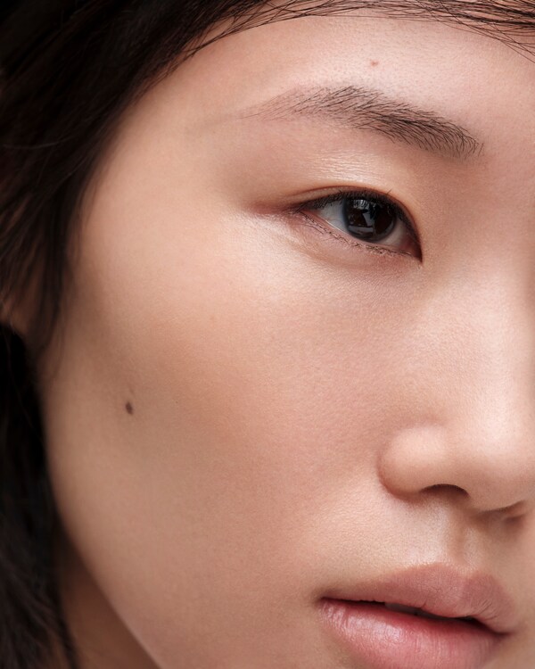 Prada Reveal Mesh Cushion Foundation - LN5 - LIGHT NEUTRAL - LN5 - LIGHT NEUTRAL Prada Reveal Mesh Cushion Foundation - LN5 - LIGHT NEUTRAL - LN5 - LIGHT NEUTRAL