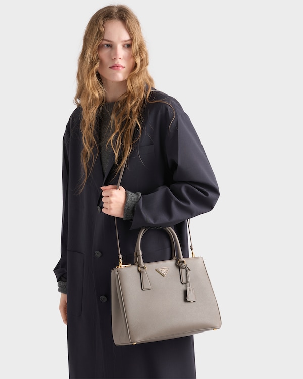 Prada Galleria 大号Saffiano 皮革手袋 - 泥灰色 Prada Galleria 大号Saffiano 皮革手袋 - 泥灰色