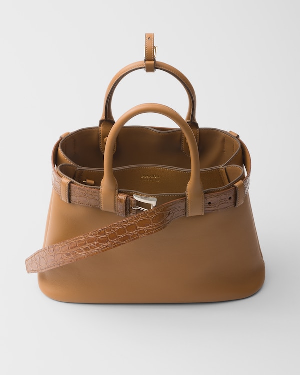 Prada Buckle中号皮革与鳄鱼皮手袋 - 焦糖色 Prada Buckle中号皮革与鳄鱼皮手袋 - 焦糖色