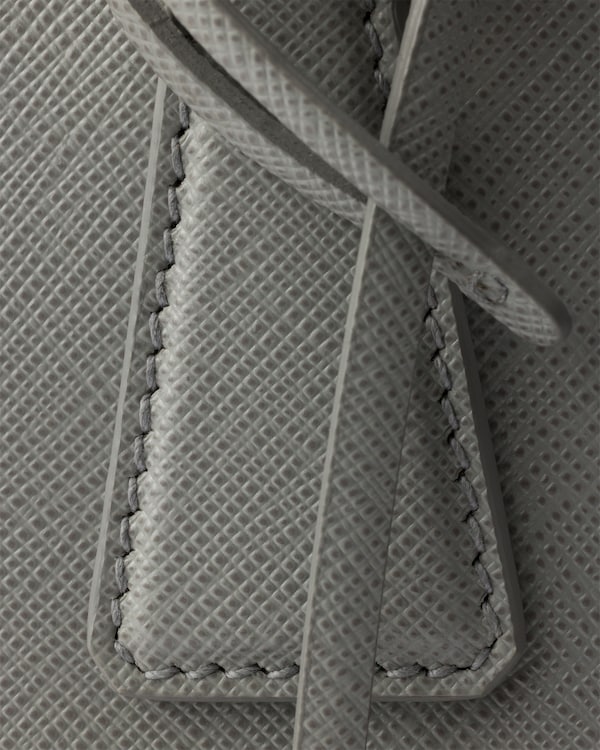 Prada Galleria 小号Saffiano 皮革手袋 - 云朵灰 Prada Galleria 小号Saffiano 皮革手袋 - 云朵灰