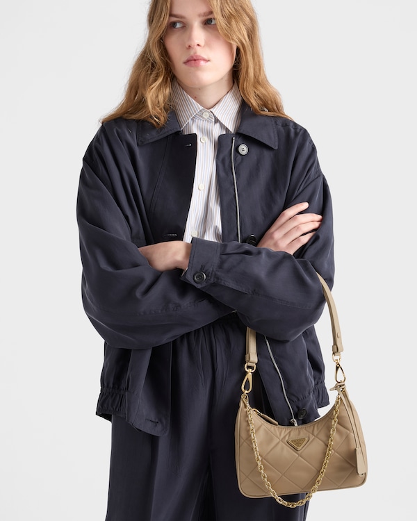 Prada Re-Edition绗缝再生尼龙迷你手袋 - 驼棕色 Prada Re-Edition绗缝再生尼龙迷你手袋 - 驼棕色