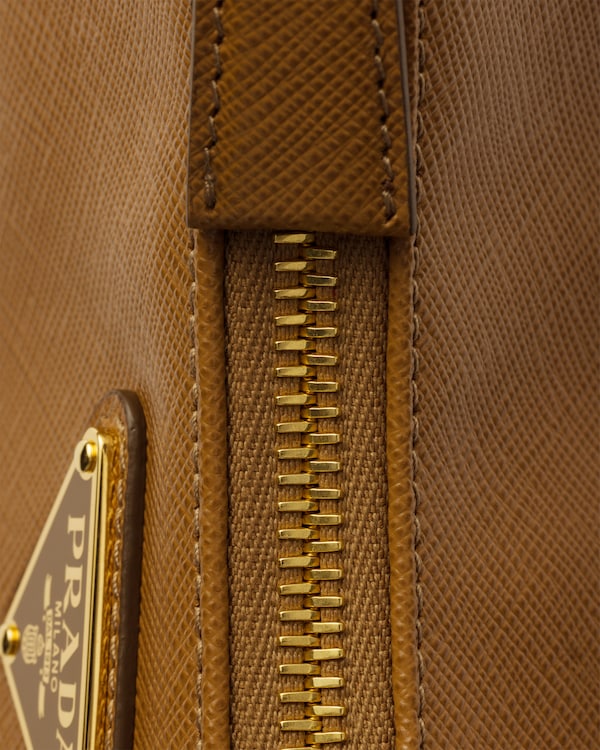 Prada Re-Edition Saffiano皮革迷你手袋 - 焦糖色 Prada Re-Edition Saffiano皮革迷你手袋 - 焦糖色