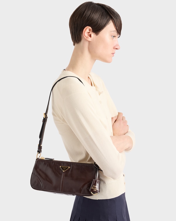 Prada Re-Edition 2002中号皮革单肩包 - 深棕色 Prada Re-Edition 2002中号皮革单肩包 - 深棕色