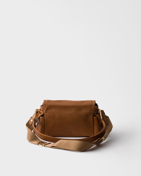 Prada Explore中号Nappa皮革单肩包 - 焦糖色 Prada Explore中号Nappa皮革单肩包 - 焦糖色