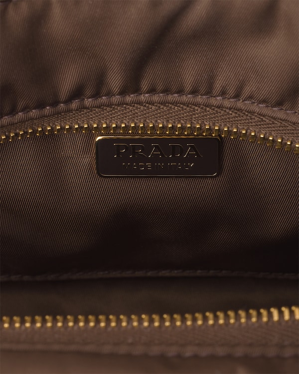 Prada Explore 中号Re-Nylon单肩包 - 赭褐色 Prada Explore 中号Re-Nylon单肩包 - 赭褐色