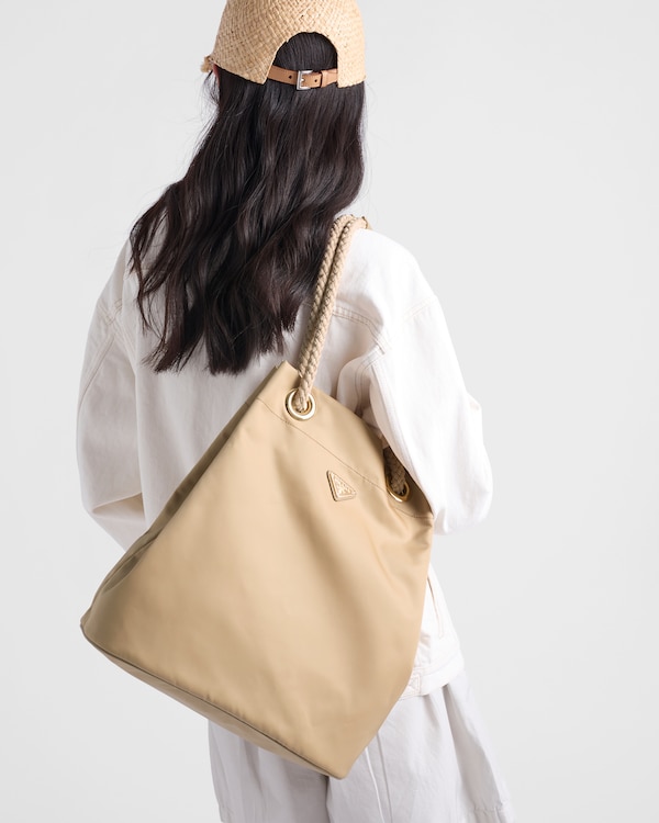 Prada Mariner大号再生尼龙水桶包 - 驼棕色 Prada Mariner大号再生尼龙水桶包 - 驼棕色