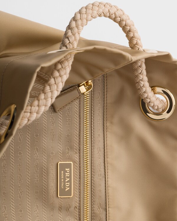 Prada Mariner大号再生尼龙水桶包 - 驼棕色 Prada Mariner大号再生尼龙水桶包 - 驼棕色