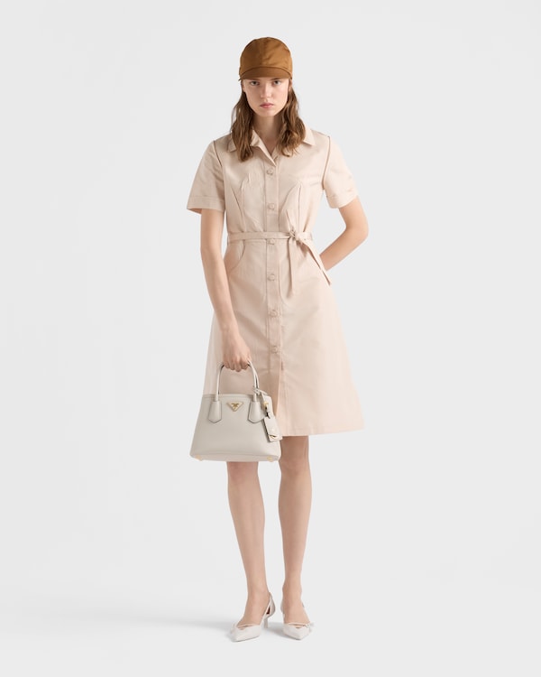 Prada Double小号Saffiano皮革手袋 - 粉笔白/黑色 Prada Double小号Saffiano皮革手袋 - 粉笔白/黑色