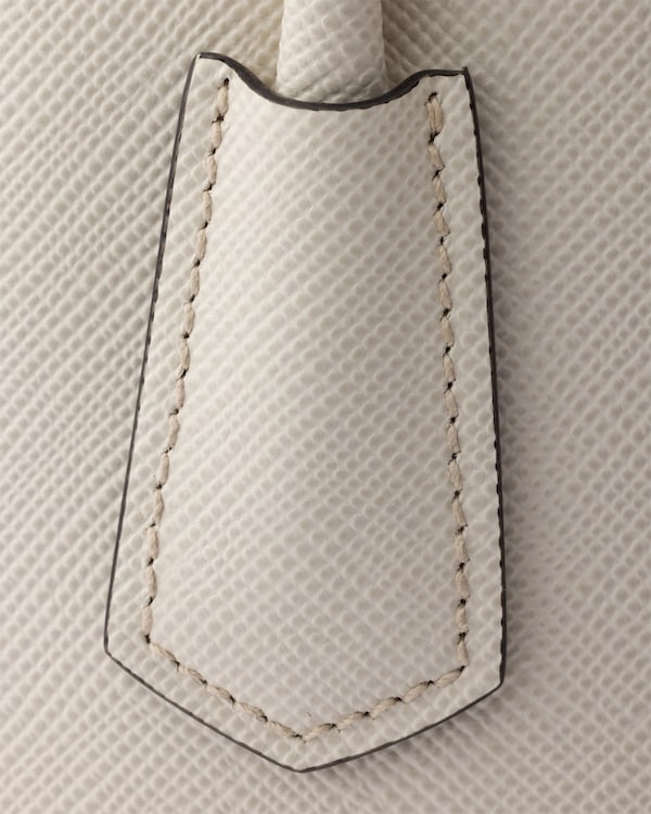 Prada Double小号Saffiano皮革手袋 - 粉笔白/黑色 Prada Double小号Saffiano皮革手袋 - 粉笔白/黑色