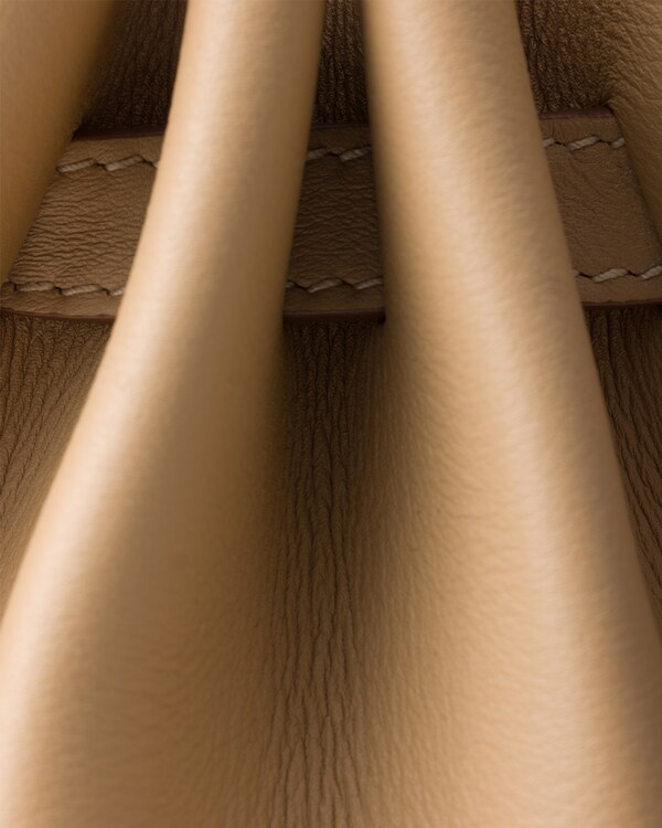 中号皮革托特包 - 沙黄色 中号皮革托特包 - 沙黄色