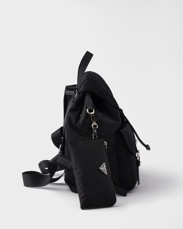 中号Re-Nylon双肩背包 - 黑色 中号Re-Nylon双肩背包 - 黑色