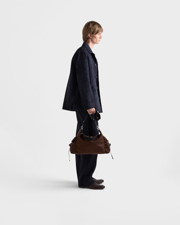 Prada Explore Re-Nylon与皮革手袋 - 赭褐色 Prada Explore Re-Nylon与皮革手袋 - 赭褐色