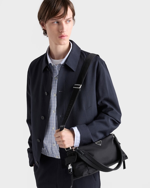 Prada Explore Re-Nylon与皮革手袋 - 黑色 Prada Explore Re-Nylon与皮革手袋 - 黑色