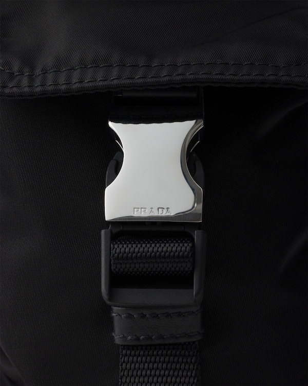 Prada Explore Re-Nylon与皮革手袋 - 黑色 Prada Explore Re-Nylon与皮革手袋 - 黑色