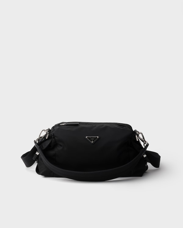 Prada Explore Re-Nylon与皮革手袋 - 黑色 Prada Explore Re-Nylon与皮革手袋 - 黑色