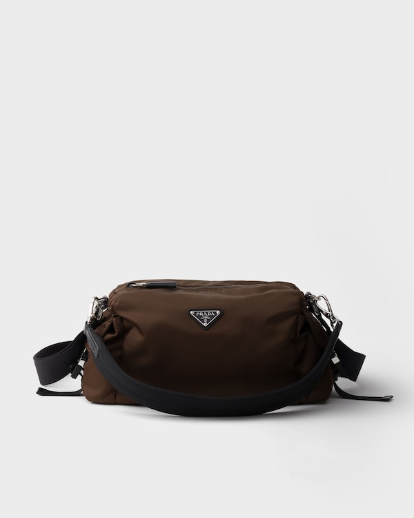 Prada Explore Re-Nylon与皮革手袋 - 赭褐色 Prada Explore Re-Nylon与皮革手袋 - 赭褐色
