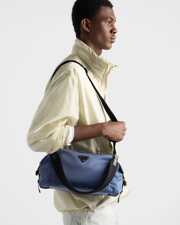 Prada Explore Re-Nylon与皮革手袋 - 航天蓝 Prada Explore Re-Nylon与皮革手袋 - 航天蓝