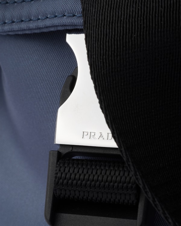 Prada Explore Re-Nylon与皮革手袋 - 航天蓝 Prada Explore Re-Nylon与皮革手袋 - 航天蓝