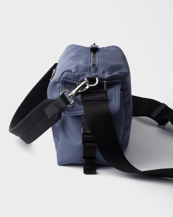 Prada Explore Re-Nylon与皮革手袋 - 航天蓝 Prada Explore Re-Nylon与皮革手袋 - 航天蓝