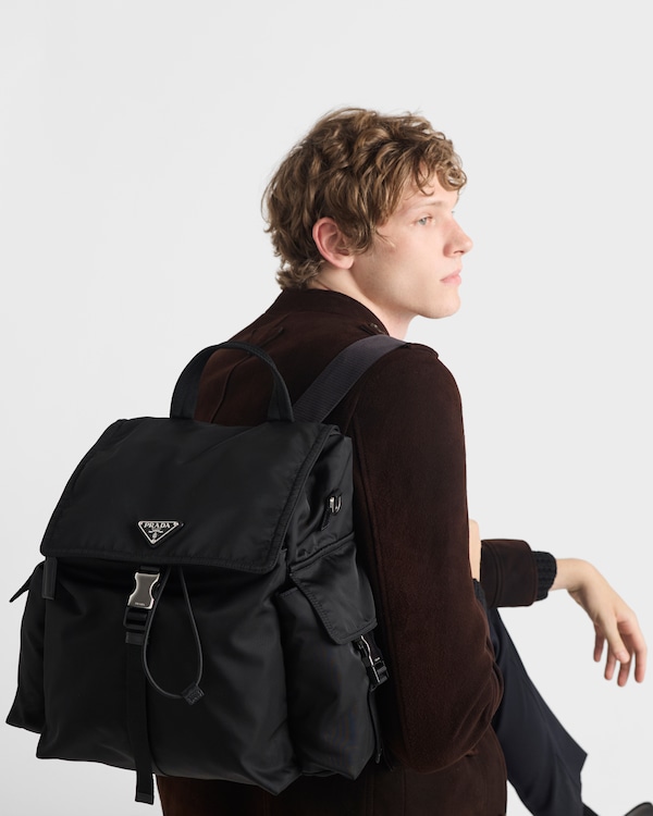 Prada Explore Re-Nylon与皮革双肩背包 - 黑色 Prada Explore Re-Nylon与皮革双肩背包 - 黑色