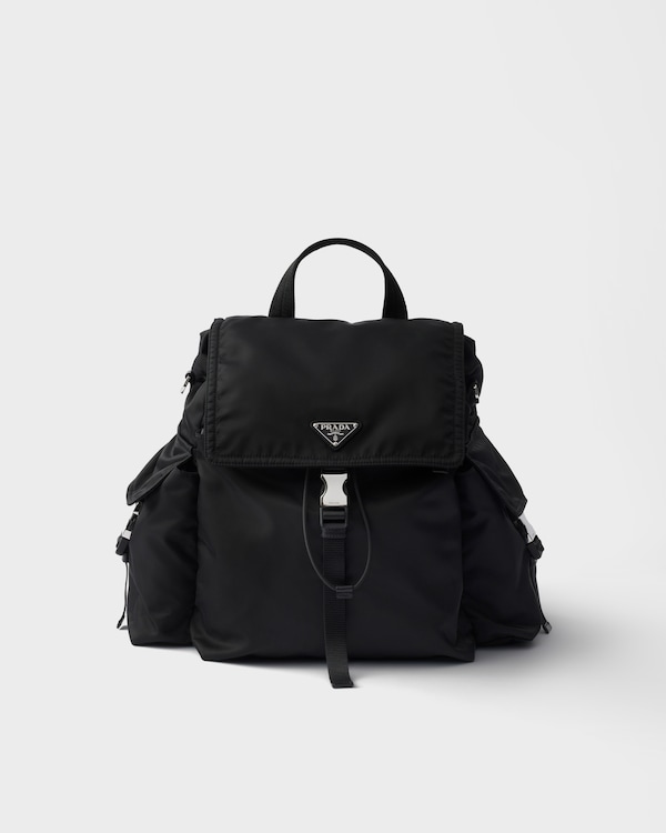 Prada Explore Re-Nylon与皮革双肩背包 - 黑色 Prada Explore Re-Nylon与皮革双肩背包 - 黑色