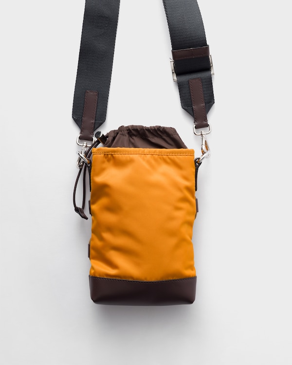 Prada Speedrock再生尼龙和皮革智能手机壳 - 琥珀色 Prada Speedrock再生尼龙和皮革智能手机壳 - 琥珀色