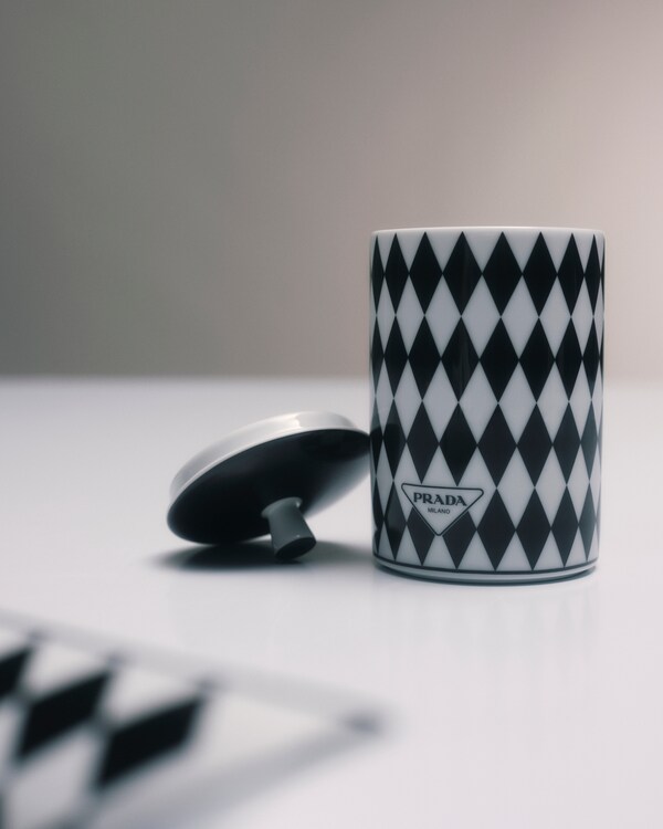 Porcelain scented candle - Checkerboard - White/Black Porcelain scented candle - Checkerboard - White/Black