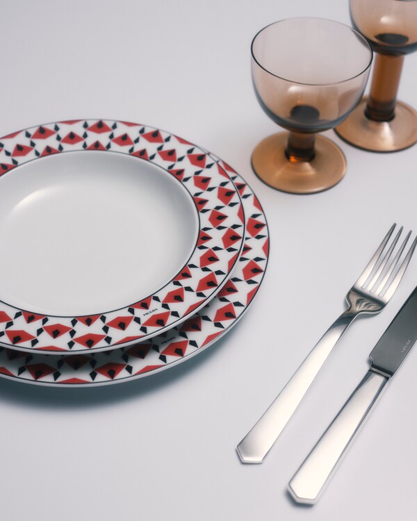Set of two porcelain soup plates - Vienna Red - Black/Red Set of two porcelain soup plates - Vienna Red - Black/Red
