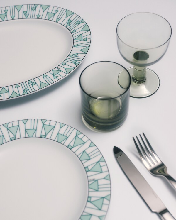 Medium porcelain serving plate - Vienna Green - Green Medium porcelain serving plate - Vienna Green - Green