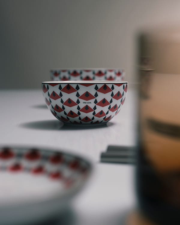 Set of two porcelain rice or cereal bowls - Vienna Red - Black/Red Set of two porcelain rice or cereal bowls - Vienna Red - Black/Red