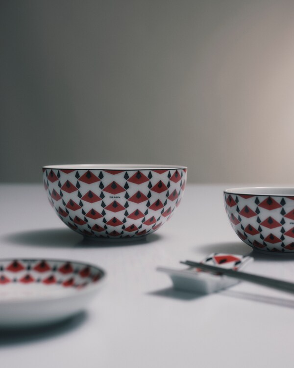 Set of two porcelain soup bowls - Vienna Red - Black/Red Set of two porcelain soup bowls - Vienna Red - Black/Red