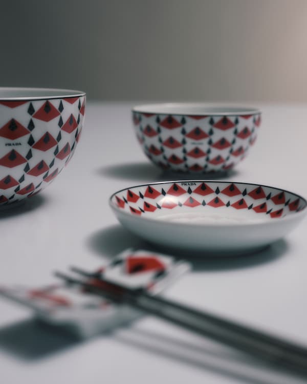 Set of two porcelain sauce bowls - Vienna Red - Black/Red Set of two porcelain sauce bowls - Vienna Red - Black/Red