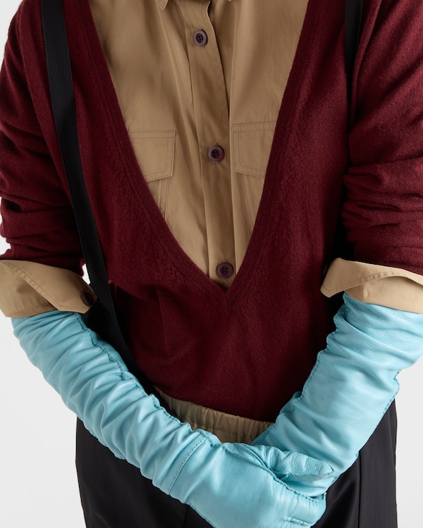 Cashmere V-neck sweater - Amaranth Red Cashmere V-neck sweater - Amaranth Red