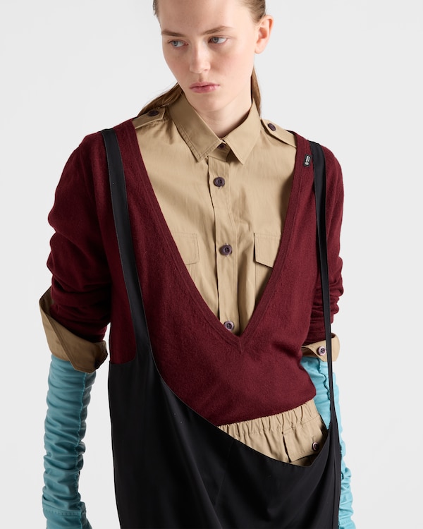 Cashmere V-neck sweater - Amaranth Red Cashmere V-neck sweater - Amaranth Red