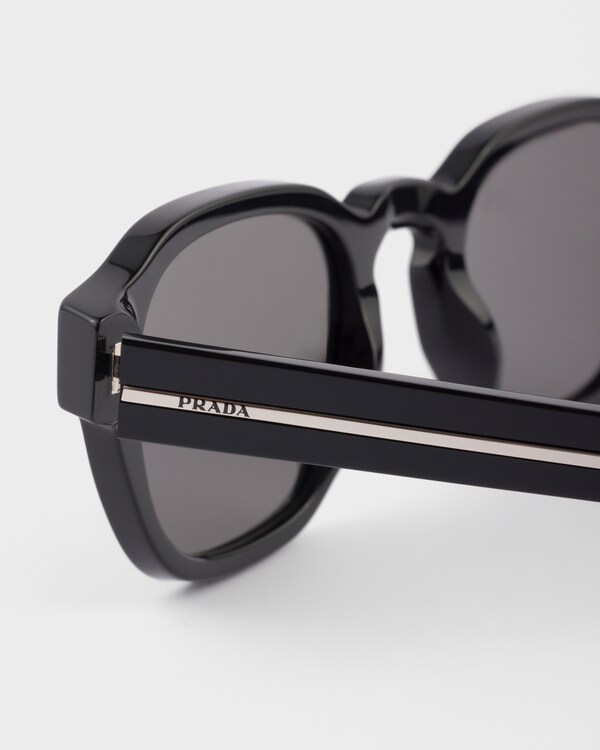 Sunglasses with the iconic metal plaque - Lenses Ardesia Crist Sunglasses with the iconic metal plaque - Lenses Ardesia Crist
