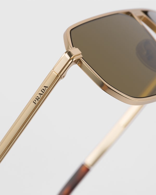 Sunglasses with iconic metal plaque - Loden Lenses Sunglasses with iconic metal plaque - Loden Lenses