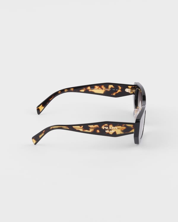 Sunglasses with the Prada logo - Gradient Anthracite Gray Lenses Sunglasses with the Prada logo - Gradient Anthracite Gray Lenses