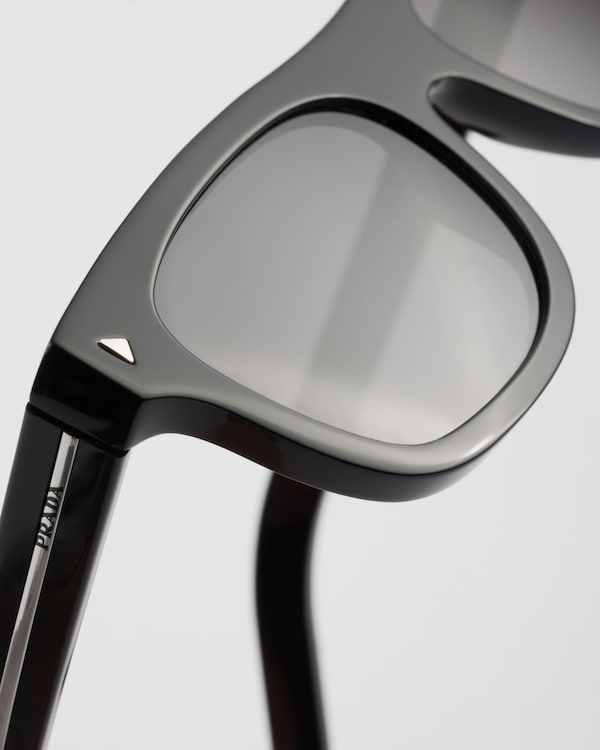 Sunglasses with the iconic metal plaque - Lenses Ardesia Crist Sunglasses with the iconic metal plaque - Lenses Ardesia Crist
