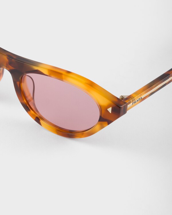 Prada sunglasses with the iconic metal plaque - Fuchsia lenses Prada sunglasses with the iconic metal plaque - Fuchsia lenses
