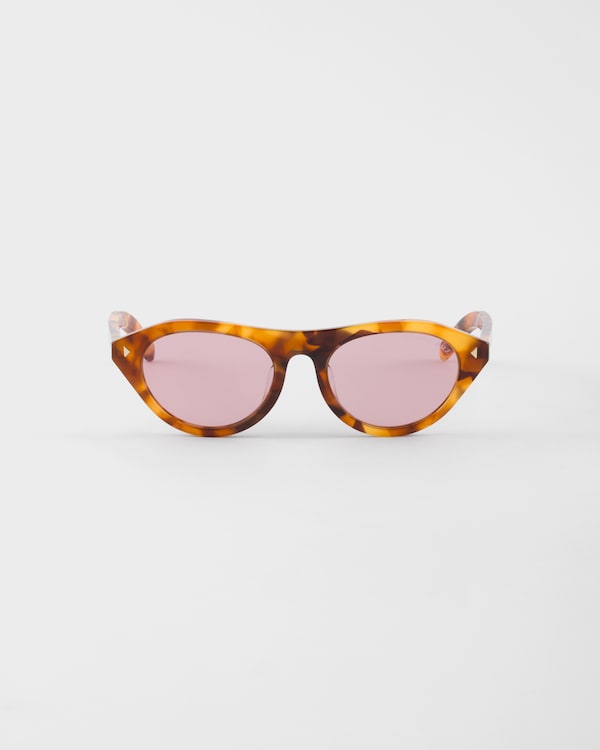 Prada sunglasses with the iconic metal plaque - Fuchsia lenses Prada sunglasses with the iconic metal plaque - Fuchsia lenses