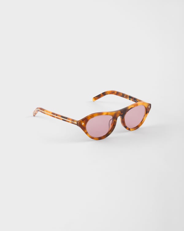 Prada sunglasses with the iconic metal plaque - Fuchsia lenses Prada sunglasses with the iconic metal plaque - Fuchsia lenses