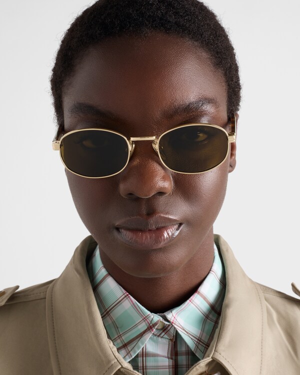 Sunglasses with the iconic metal plaque - Loden Green Lenses Sunglasses with the iconic metal plaque - Loden Green Lenses