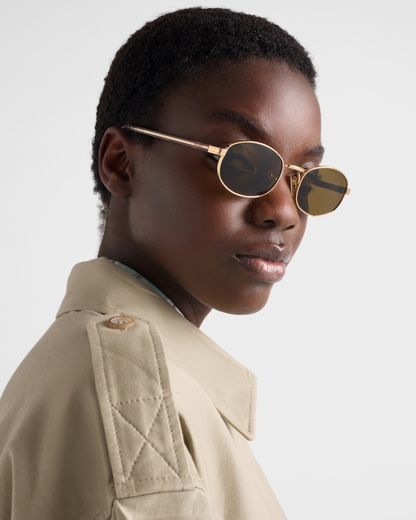 Sunglasses with the iconic metal plaque - Loden Green Lenses Sunglasses with the iconic metal plaque - Loden Green Lenses