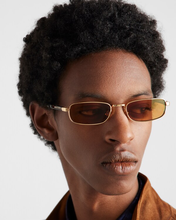 Sunglasses with the iconic metal plaque - Honey lenses Sunglasses with the iconic metal plaque - Honey lenses