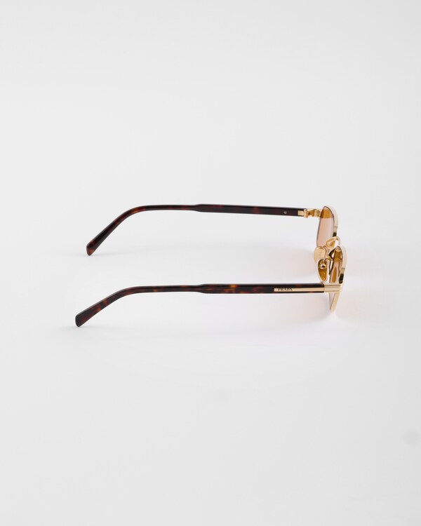 Sunglasses with the iconic metal plaque - Honey lenses Sunglasses with the iconic metal plaque - Honey lenses