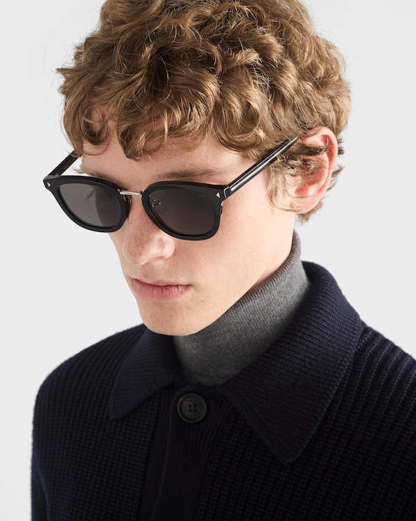 Sunglasses with the iconic metal plaque - Lenses Ardesia Crist Sunglasses with the iconic metal plaque - Lenses Ardesia Crist